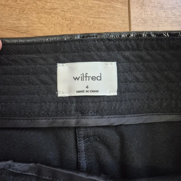 NWT Wilfred Aritzia Women's Edgy 'Funk' Black Faux Leather Pant Size 4 - Picture 5 of 8